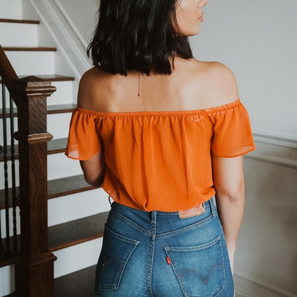 NWT Off-The-Shoulders Short Sleeve Top - Picture 6 of 6